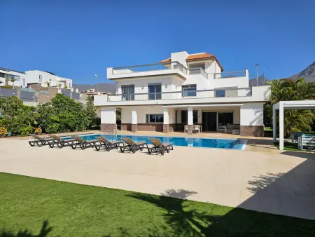 Villa El Duque Privé – 708 m², piscine chauffée, 8 pers. : photo 33