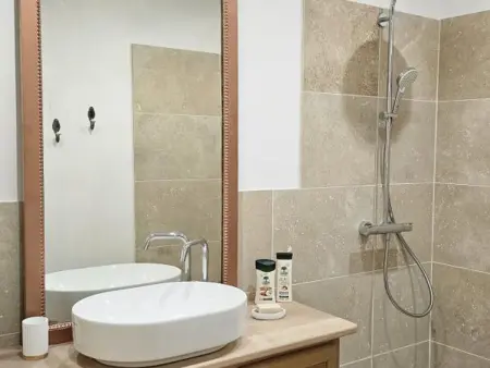 Gîte 6 pers, piscine privée et vélos gratuits à Avon-les-Roches - Photo 11