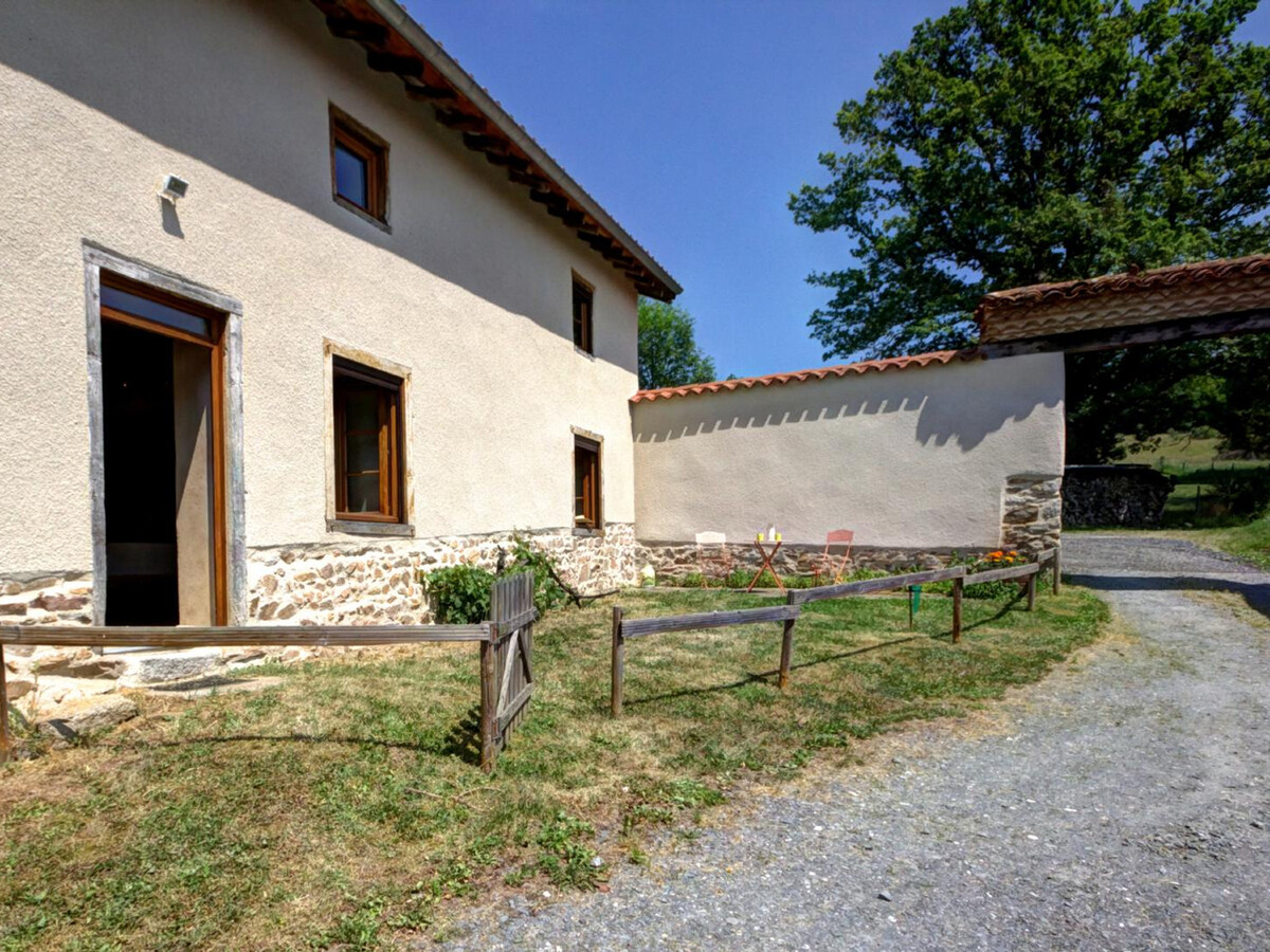 Gîte 6 pers. avec terrasse 30 m² et jardin à Panissières - Photo 1
