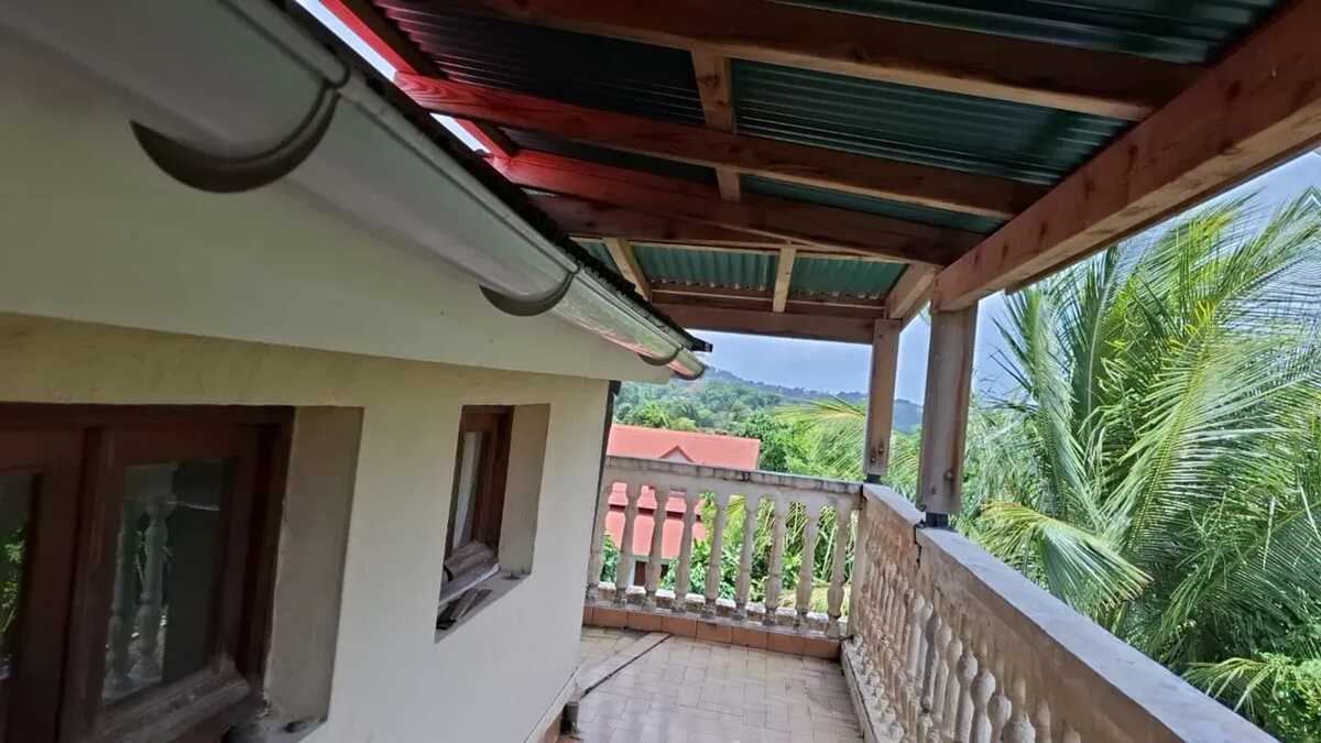 Appartement 100 m² avec balcon à Saint-Claude - Photo 12