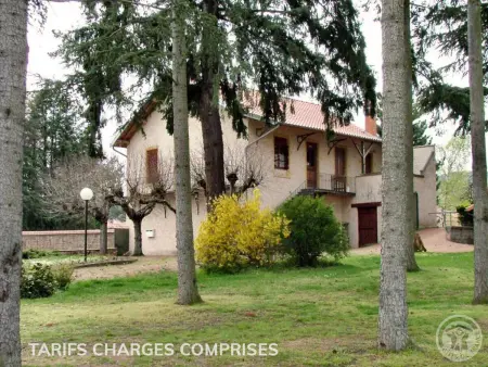 Location gite à Saint André d'Apchon, Charmant gîte familial au cœur du village
