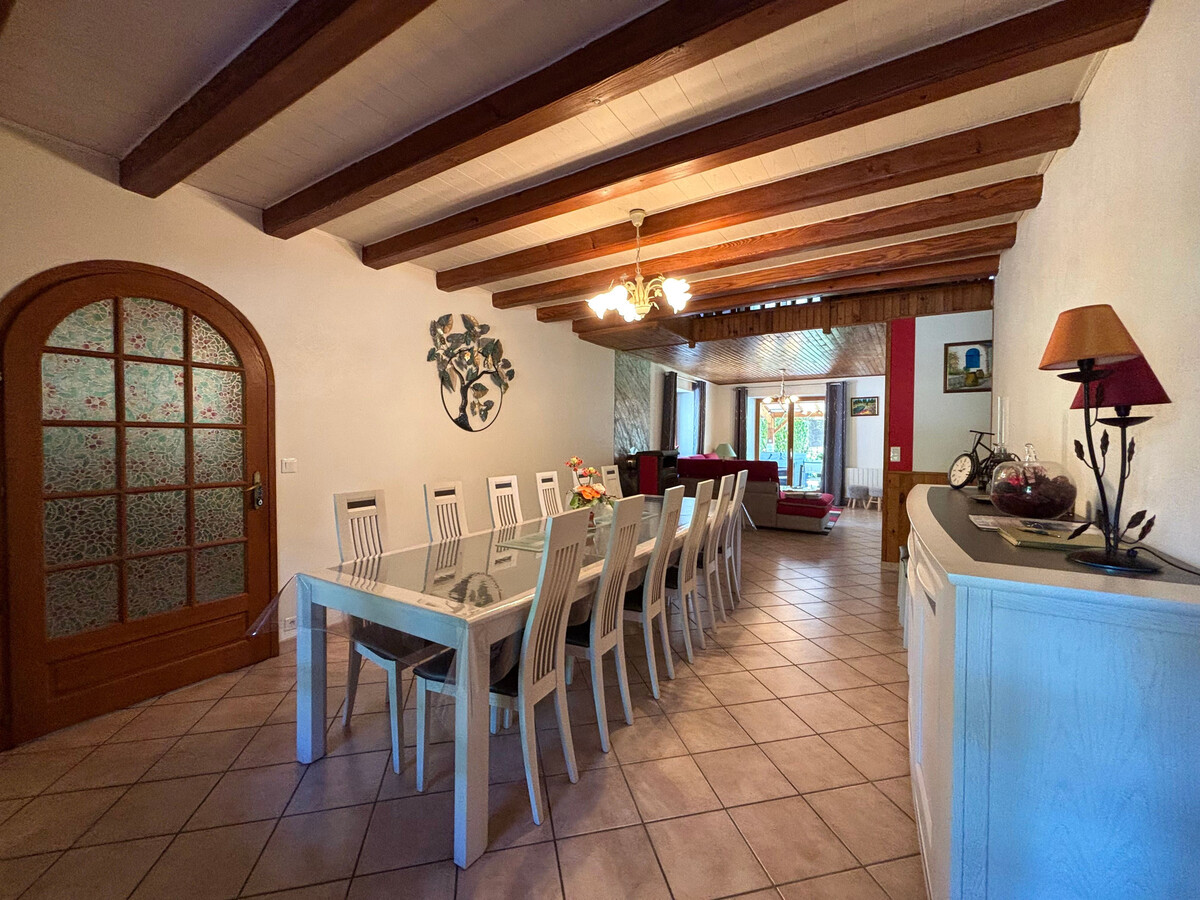 Gîte Les Volets Bleus – 10 pers, spa et jeux de famille - Photo 4