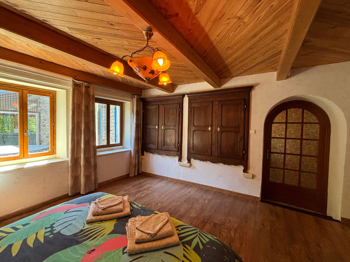 Gîte Les Volets Bleus – 10 pers, spa et jeux de famille - Photo 25