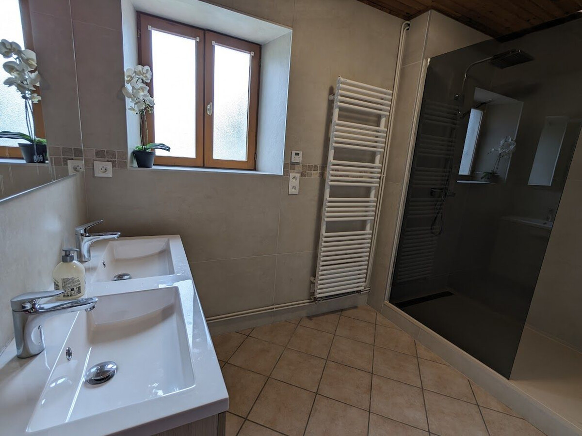 Gîte Les Volets Bleus – 10 pers, spa et jeux de famille - Photo 29