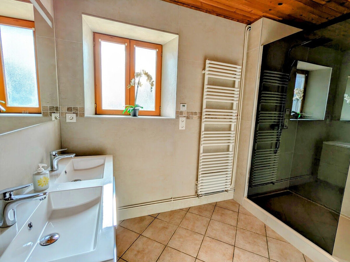 Gîte Les Volets Bleus – 10 pers, spa et jeux de famille - Photo 30