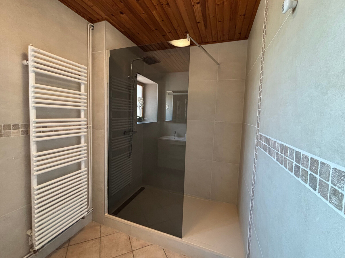 Gîte Les Volets Bleus – 10 pers, spa et jeux de famille - Photo 32