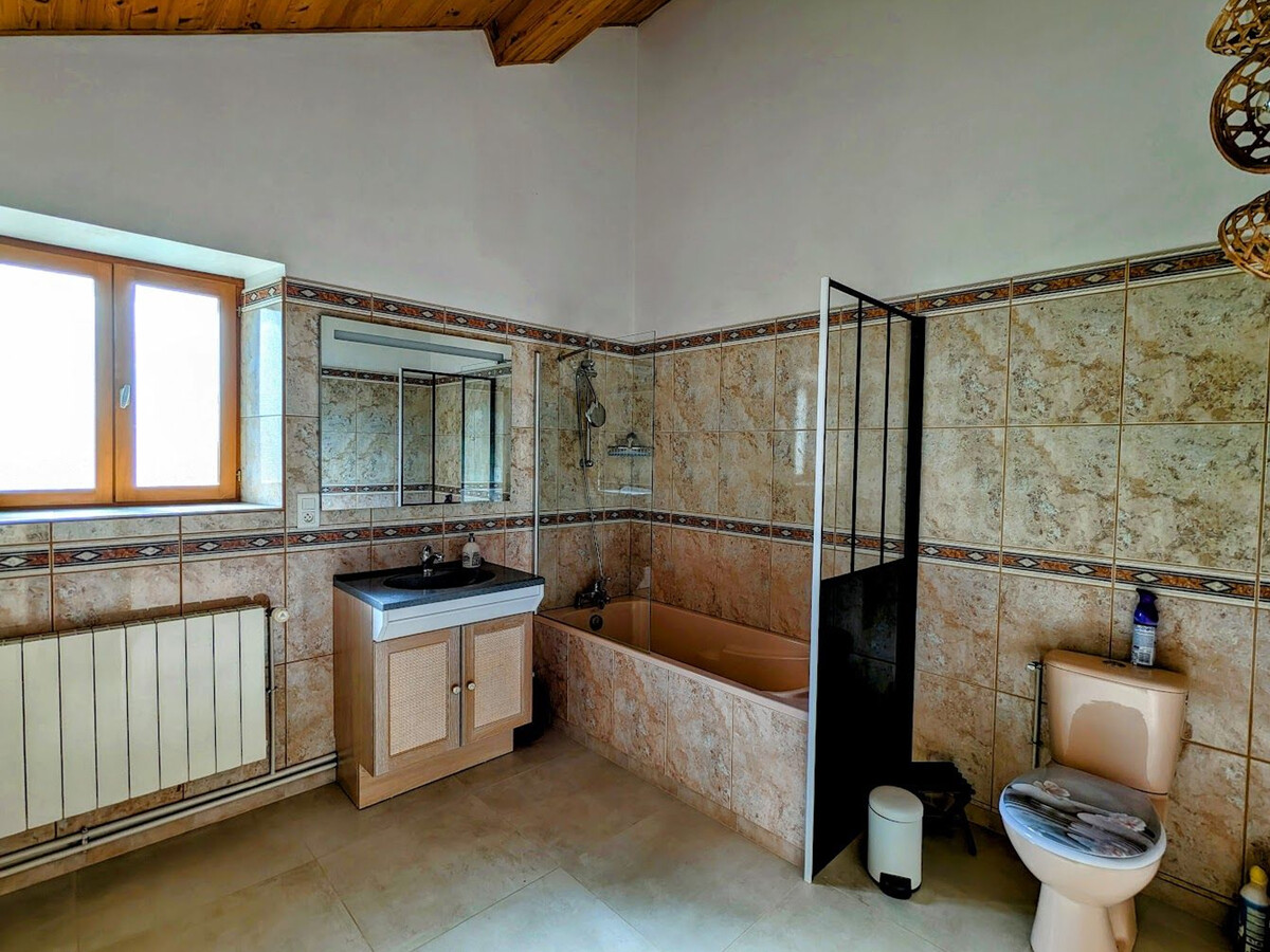 Gîte Les Volets Bleus – 10 pers, spa et jeux de famille - Photo 34