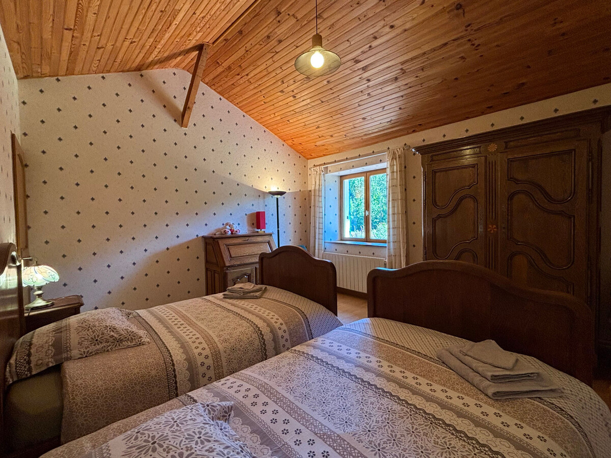 Gîte Les Volets Bleus – 10 pers, spa et jeux de famille - Photo 36