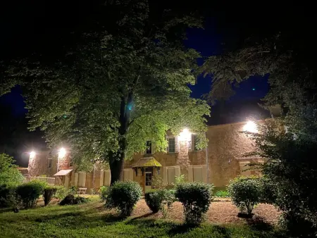 Location gite à Souvigny, Gîte de charme avec jardin paisible à Souvigny