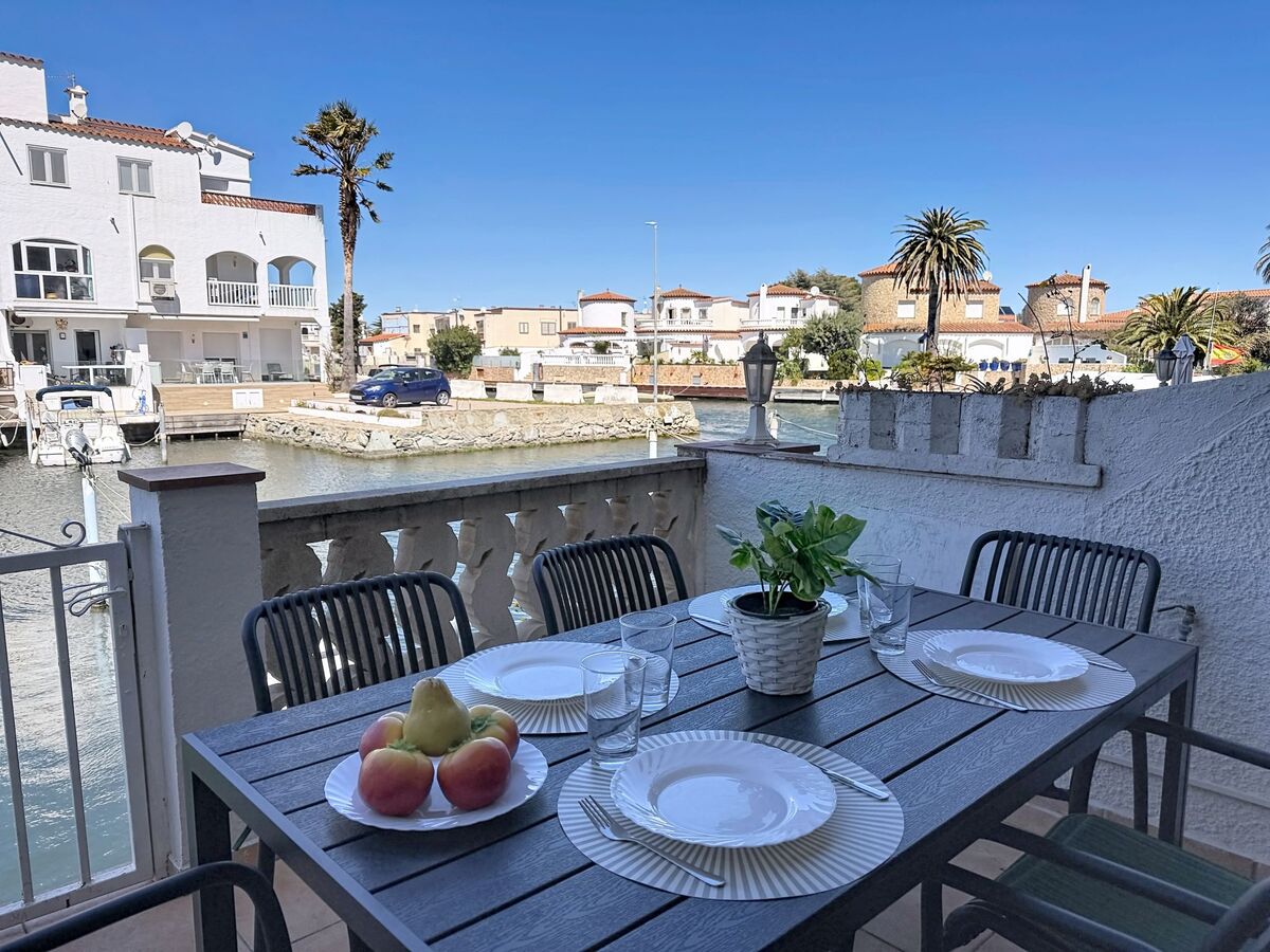 Maison Cilia au canal à Empuriabrava - Photo 1