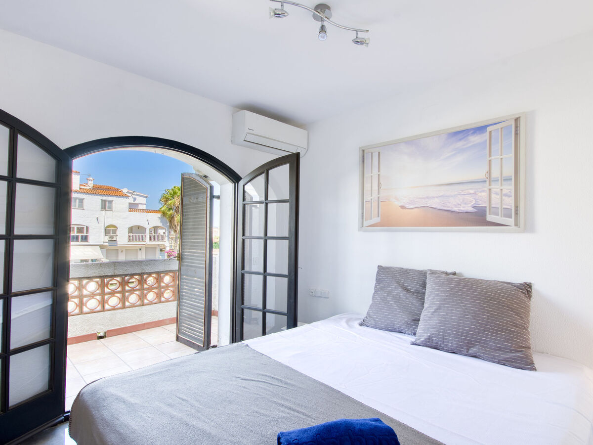 Maison Cilia au canal à Empuriabrava - Photo 4