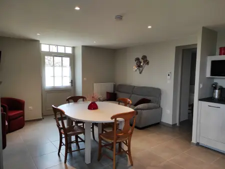 Gîte du prieuré restauré avec parc et aire de jeux : photo 6