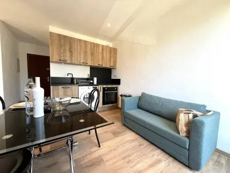 Studio moderne avec vue sur les hauteurs de Bastia et parking gratuit - Photo 2