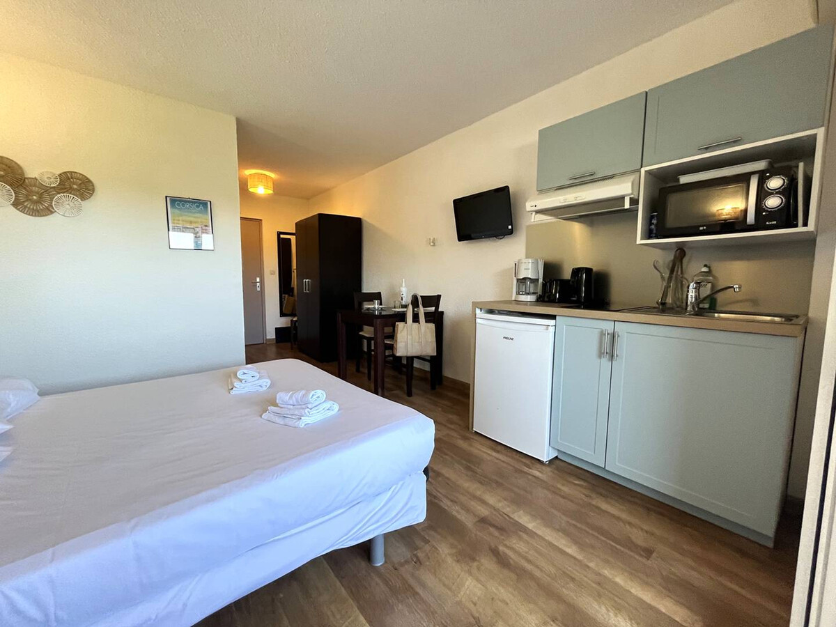 Studio 25m² rénové avec piscine et terrasse mer - Photo 6