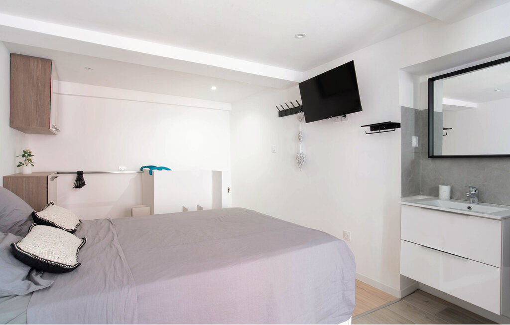 Studio duplex cœur de ville à Solliès-Pont - Photo 11