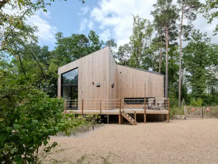 Location maison à Biron, Maison au design unique dans un endroit calme