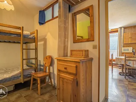 Studio cabine 4 pers. front neige à Aussois, parking : photo 3