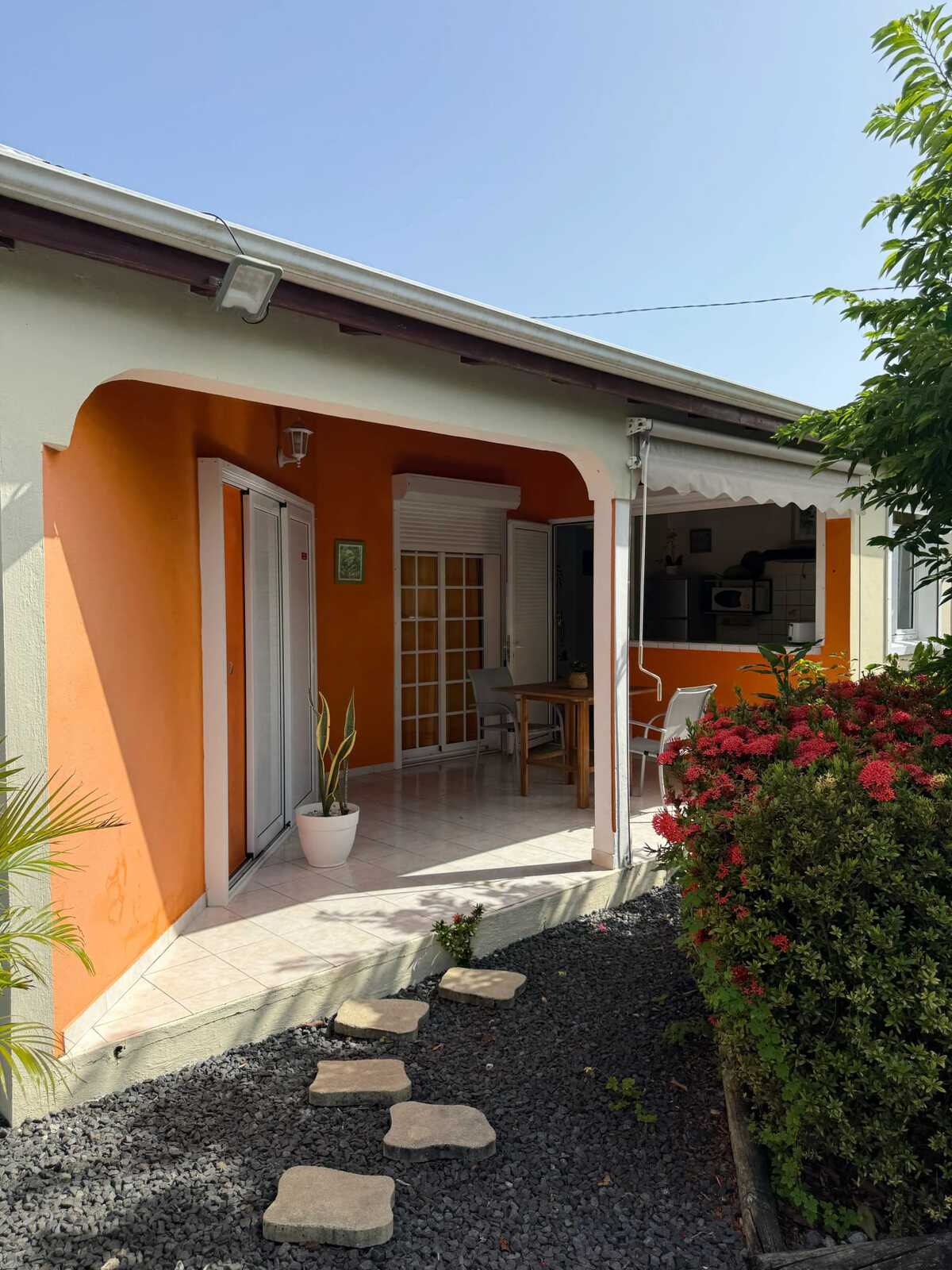 Maison 50 m² avec spa et terrasse à Saint-François - Photo 6