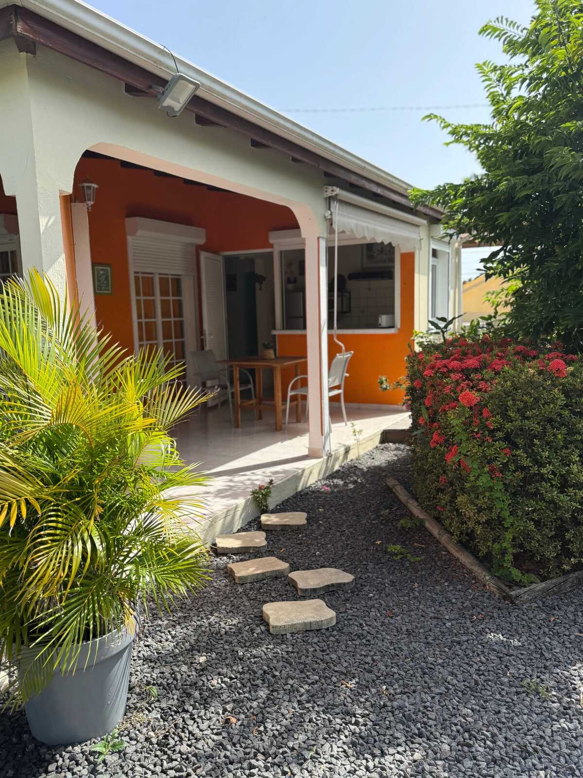 Maison 50 m² avec spa et terrasse à Saint-François - Photo 8