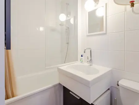 Le Sporting – Appartement 2 pièces près de la plage : photo 14