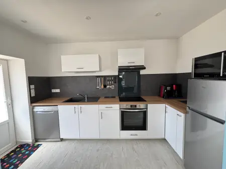 Maison rénovée 4 pers – Clim, cour fermée et recharge EV : photo 4