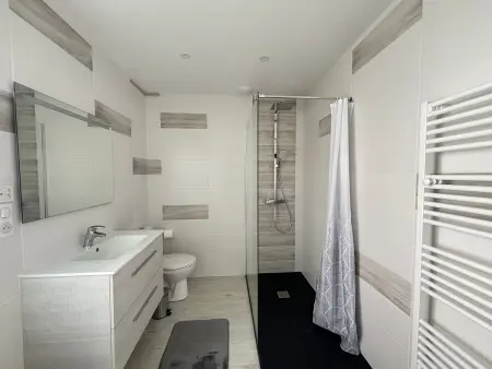 Maison rénovée 4 pers – Clim, cour fermée et recharge EV : photo 8