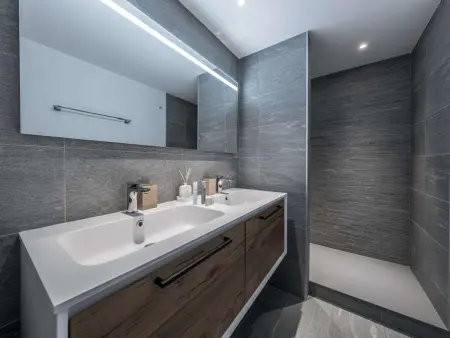 Appartement moderne Courchevel 1550, 4 pers., résidence spa : photo 2