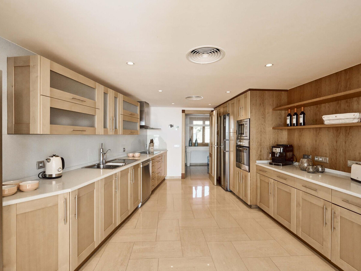 Villa 7 chambres première ligne de mer, piscine débordement à Puigderrós - Photo 9