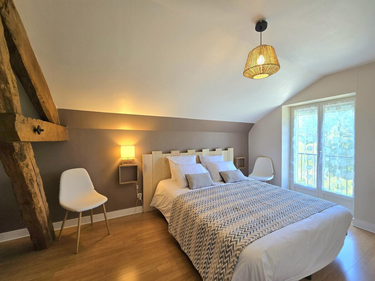 Gîte en pierre avec toit cathédrale, jardin 1700m² et parking - Photo 3
