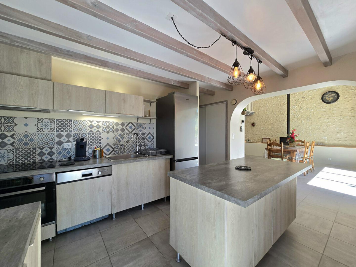 Gîte en pierre avec toit cathédrale, jardin 1700m² et parking - Photo 4