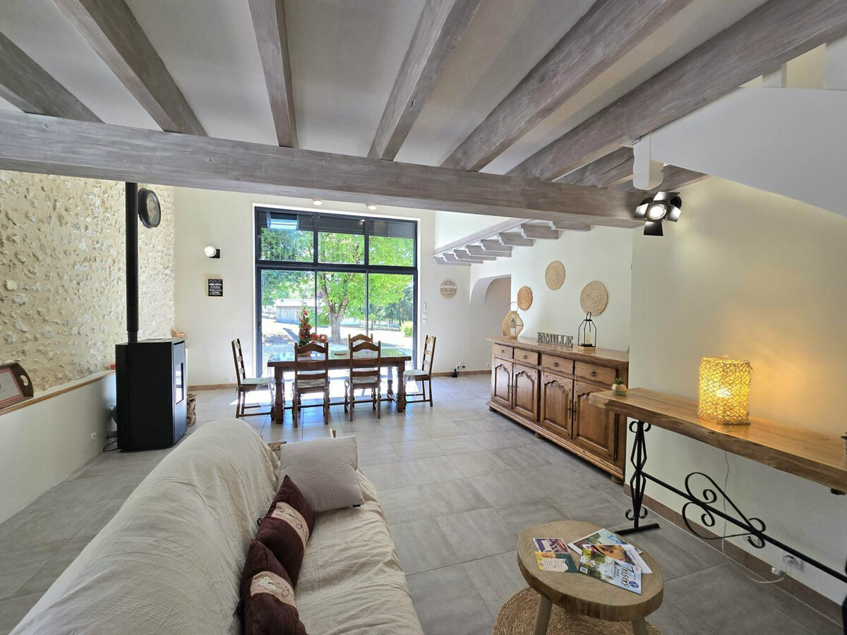 Gîte en pierre avec toit cathédrale, jardin 1700m² et parking - Photo 6