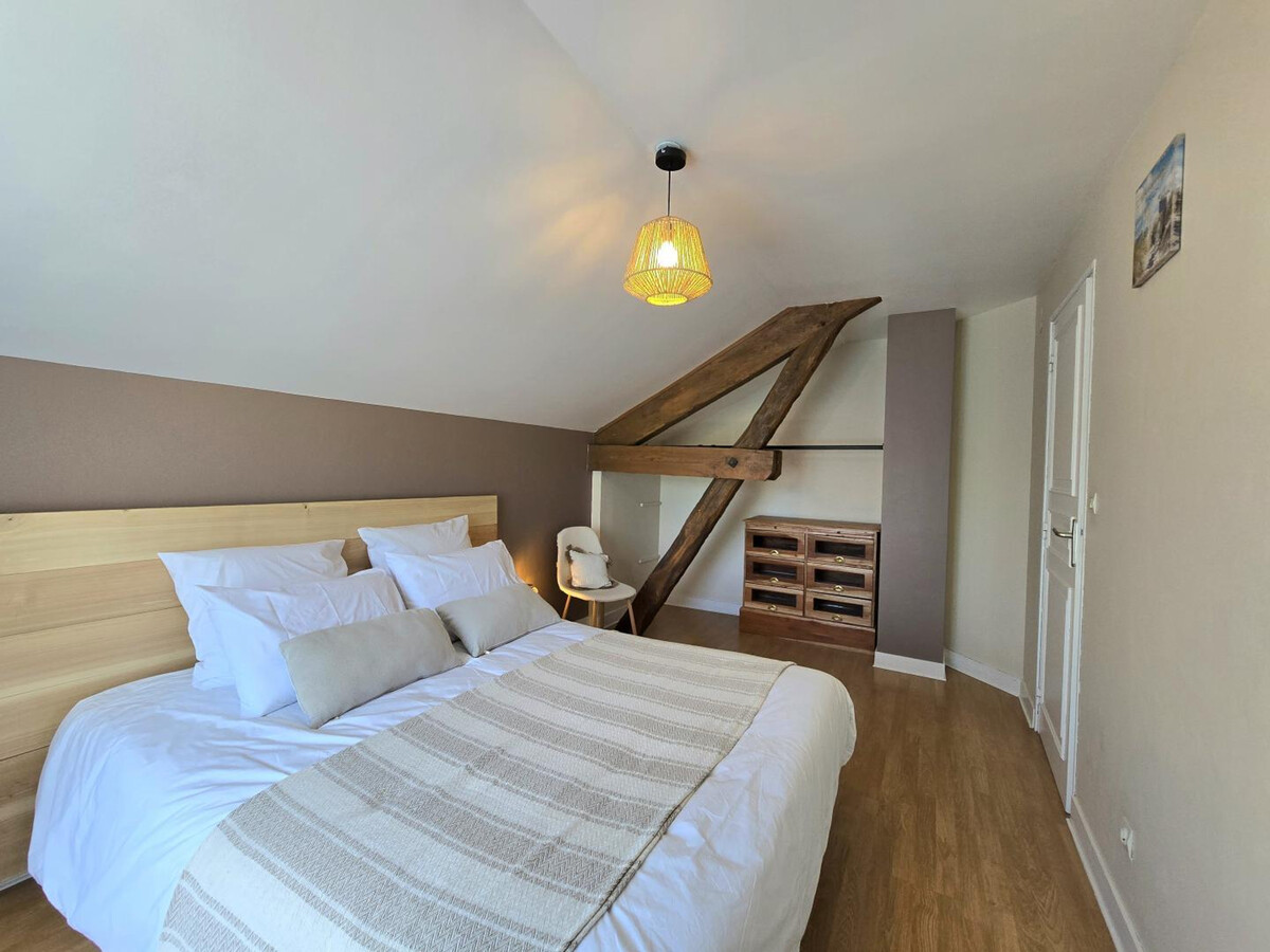 Gîte en pierre avec toit cathédrale, jardin 1700m² et parking - Photo 7