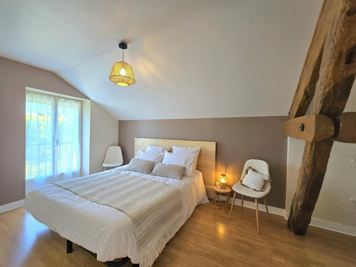 Gîte en pierre avec toit cathédrale, jardin 1700m² et parking - Photo 8