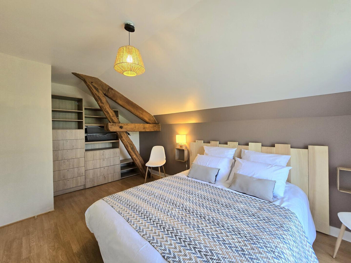 Gîte en pierre avec toit cathédrale, jardin 1700m² et parking - Photo 9