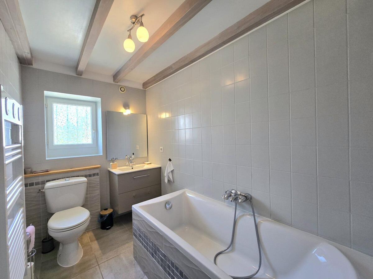 Gîte en pierre avec toit cathédrale, jardin 1700m² et parking - Photo 12