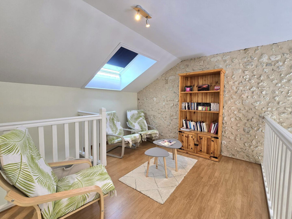 Gîte en pierre avec toit cathédrale, jardin 1700m² et parking - Photo 13
