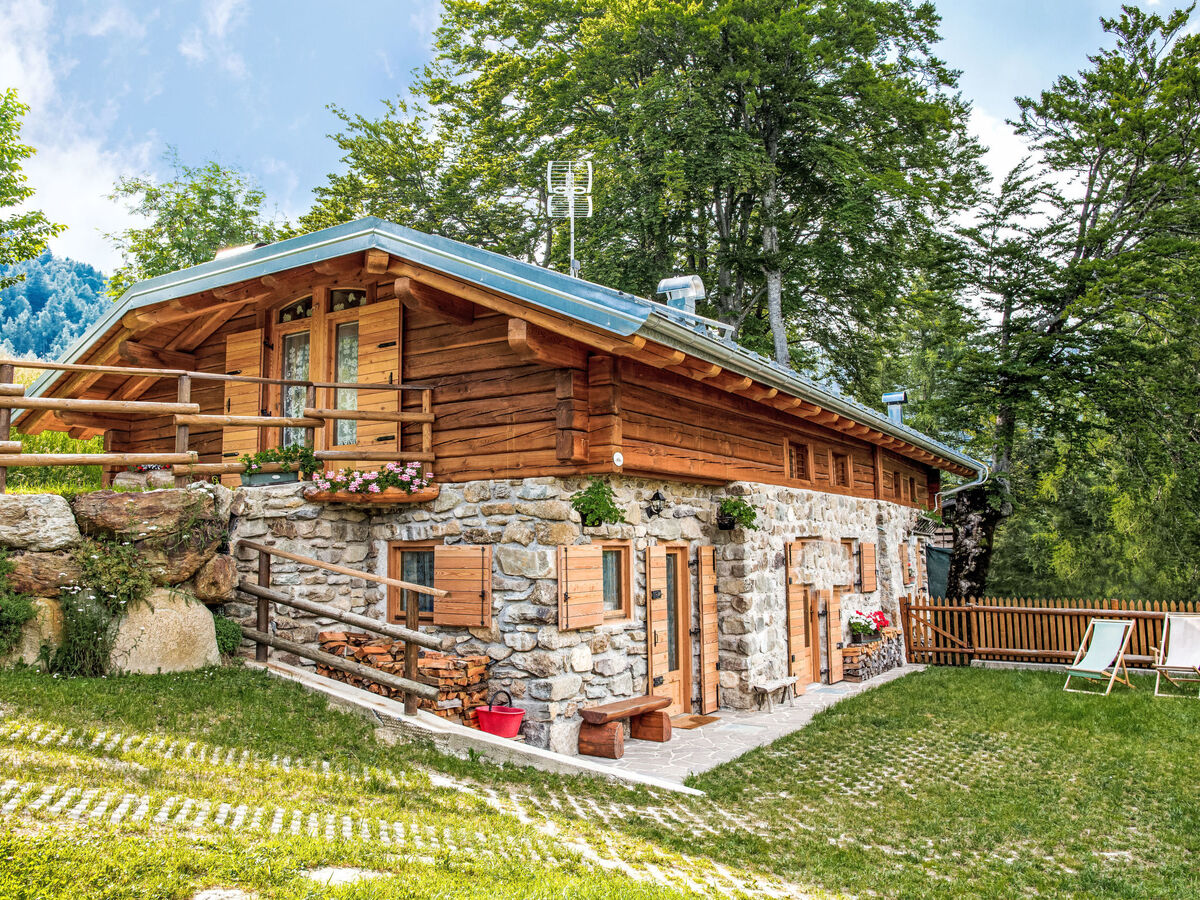 Chalet rustique en Valsugana, vue panoramique sur les montagnes - Photo 1