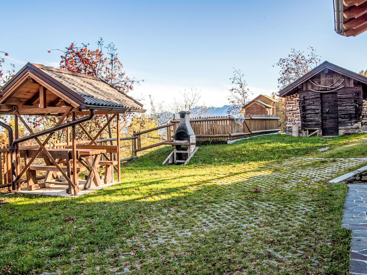 Chalet rustique en Valsugana, vue panoramique sur les montagnes - Photo 4