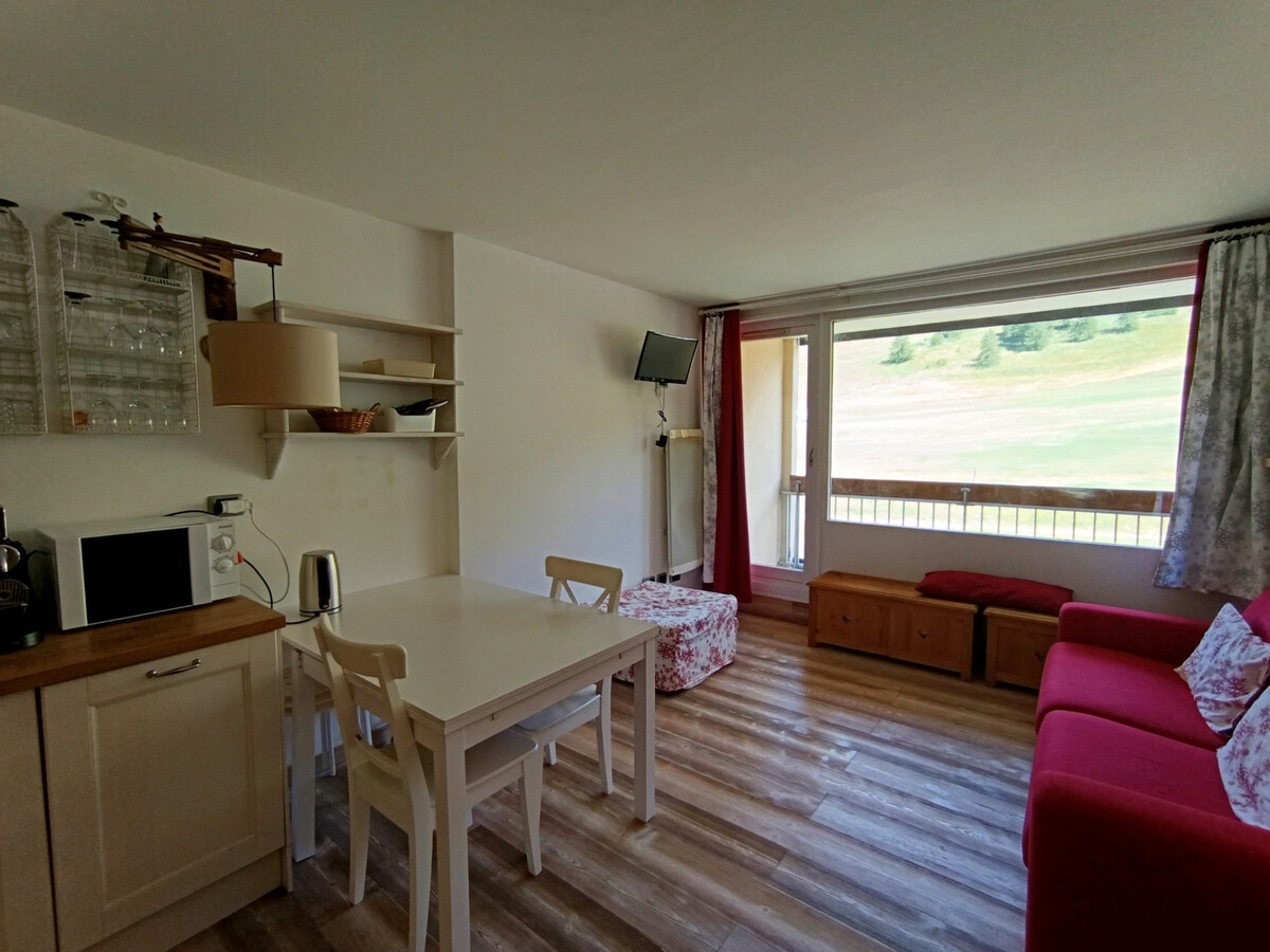 Studio 4 pers skis aux pieds, balcon Sud à Montgenèvre - Photo 2