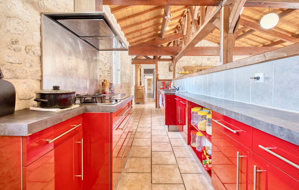 Maison pierre et poutres, piscine privée à Gardonne - Photo 6