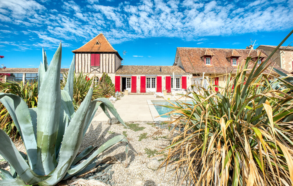 Maison pierre et poutres, piscine privée à Gardonne - Photo 13