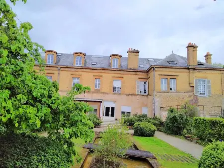 Location appartement à Sedan, Studio cosy à Sedan avec jardin clôturé de 22 m²