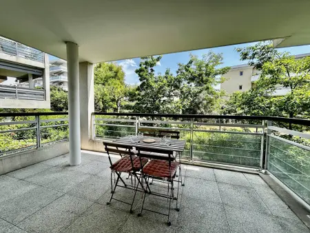 Location appartement à Antibes, Appartement 2 pièces avec terrasse et garage à Antibes