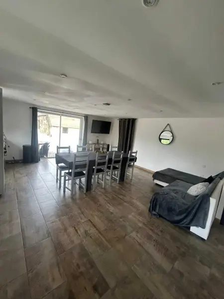 Location appartement à Curgy, Appartement confortable à Curgy avec terrasse 60 m²