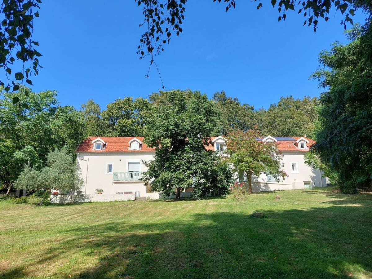Gîte 5 chambres sur le Rocher de Cheffois pour 12 - Photo 1