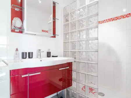 Appartement moderne au centre-ville avec balcon et wifi - Photo 10