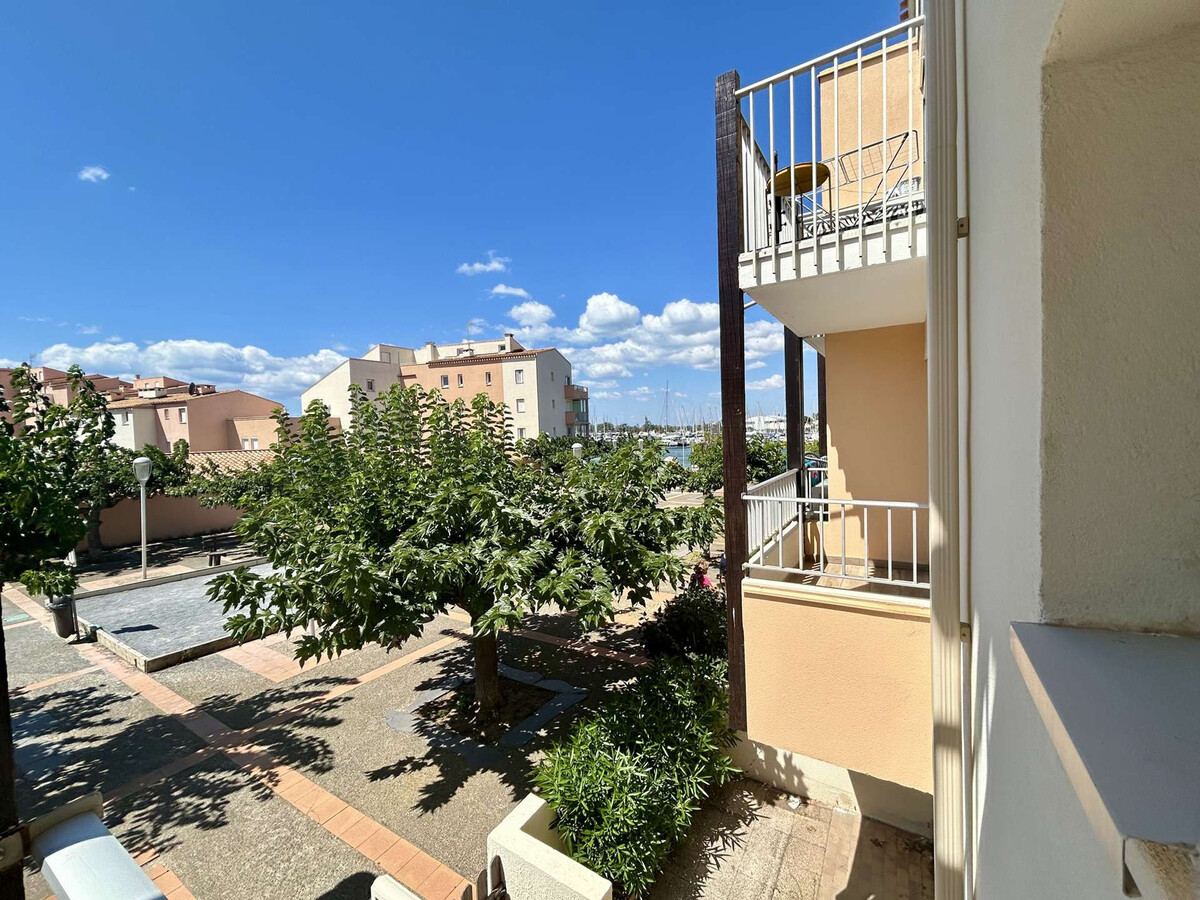T2 cabine avec parking, vue port à Cap d'Agde - Photo 12