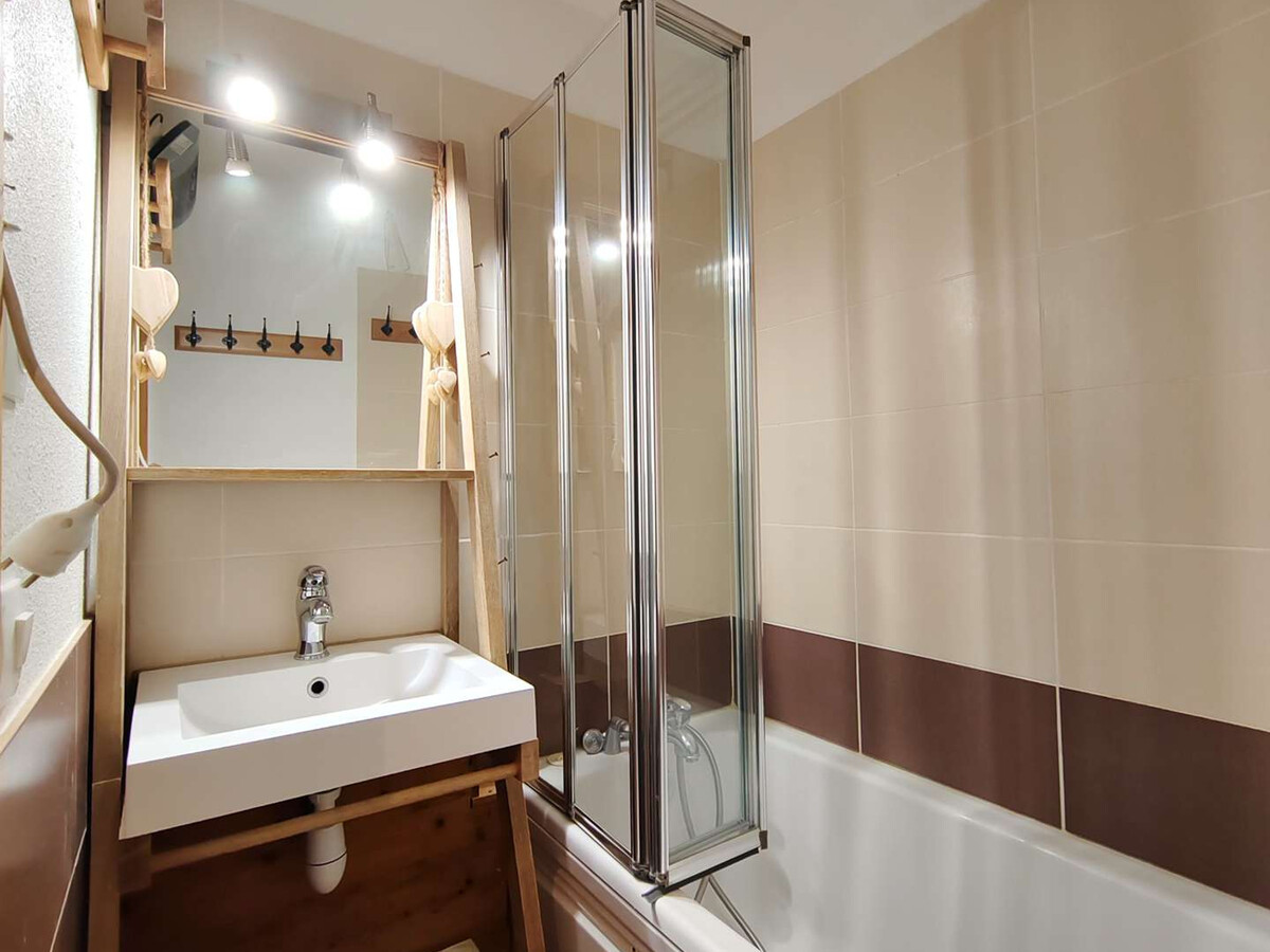 Appartement 28m² rénové style montagne, ski aux pieds - Photo 13