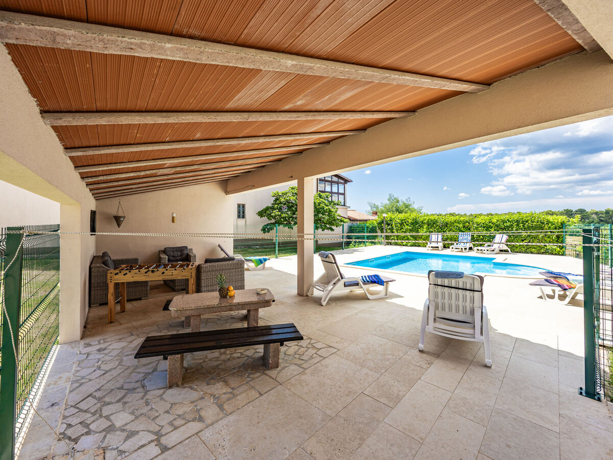 Susan & David, maison 6 chambres avec piscine à Barban - Photo 13