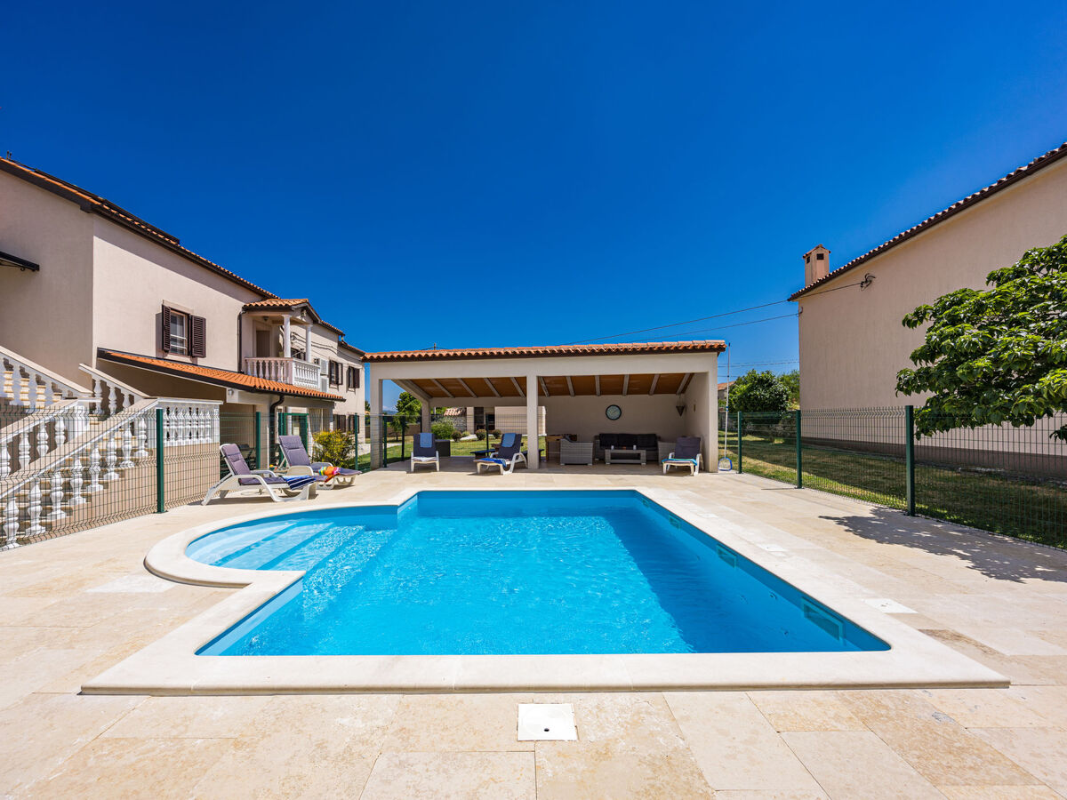 Susan & David, maison 6 chambres avec piscine à Barban - Photo 28